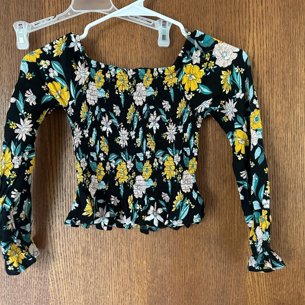 Colorful Planet Black Floral Long Sleeved Cropped Top Size 7/8